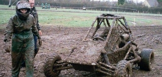  As corridas de buggy em condições úmidas são muito divertidas!